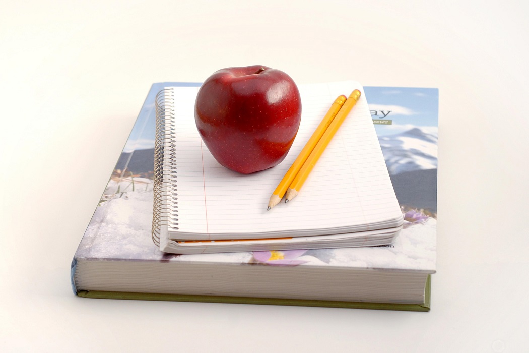apple and books (1)